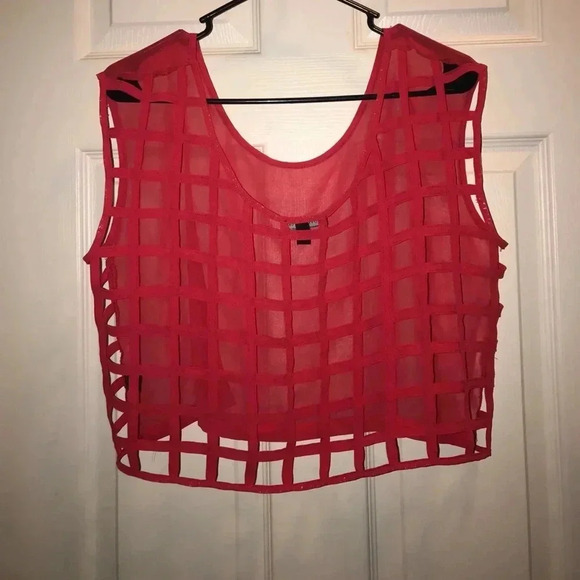 Red crop top - Picture 2 of 3